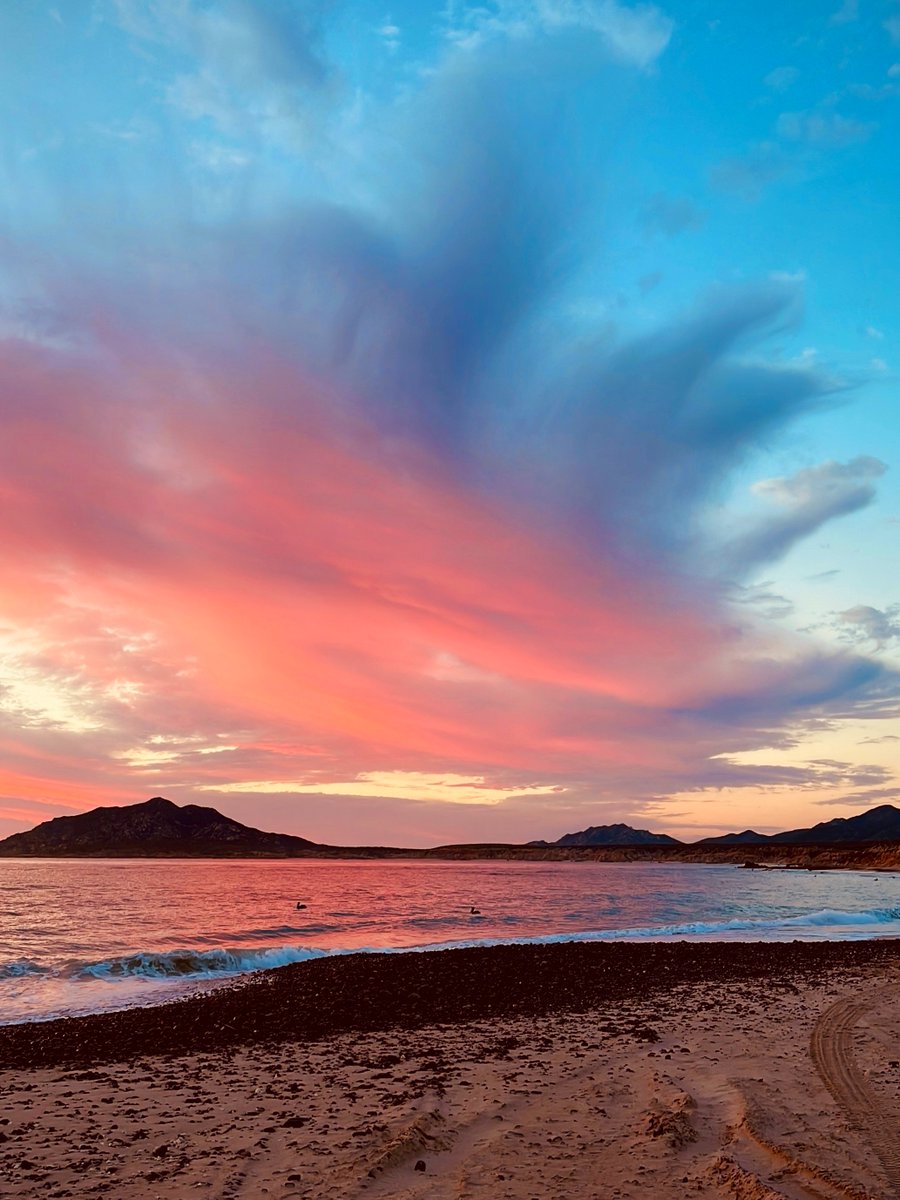 FR_Films's tweet image. Feeling extra thankful to witness the beauty of nature. Here’s one of our favorite landscapes from this year! What’s a place that inspires you?

📍 Cabo San Lucas

#GratefulTraveler #NatureAppreciation #FilmingAdventures #travelgram