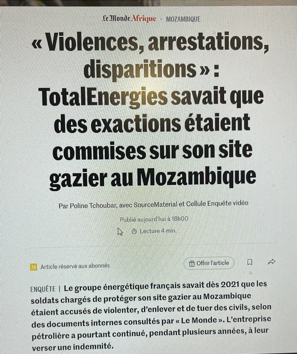 À lire dans Le Monde
Décidément TotalEnergies ne manque pas une occasion de bafouer l’environnement et les droits de l’homme.

Pourtant le Président de la République continue à s’afficher à l’Etranger avec son PDG. 

Irresponsable et condamnable…