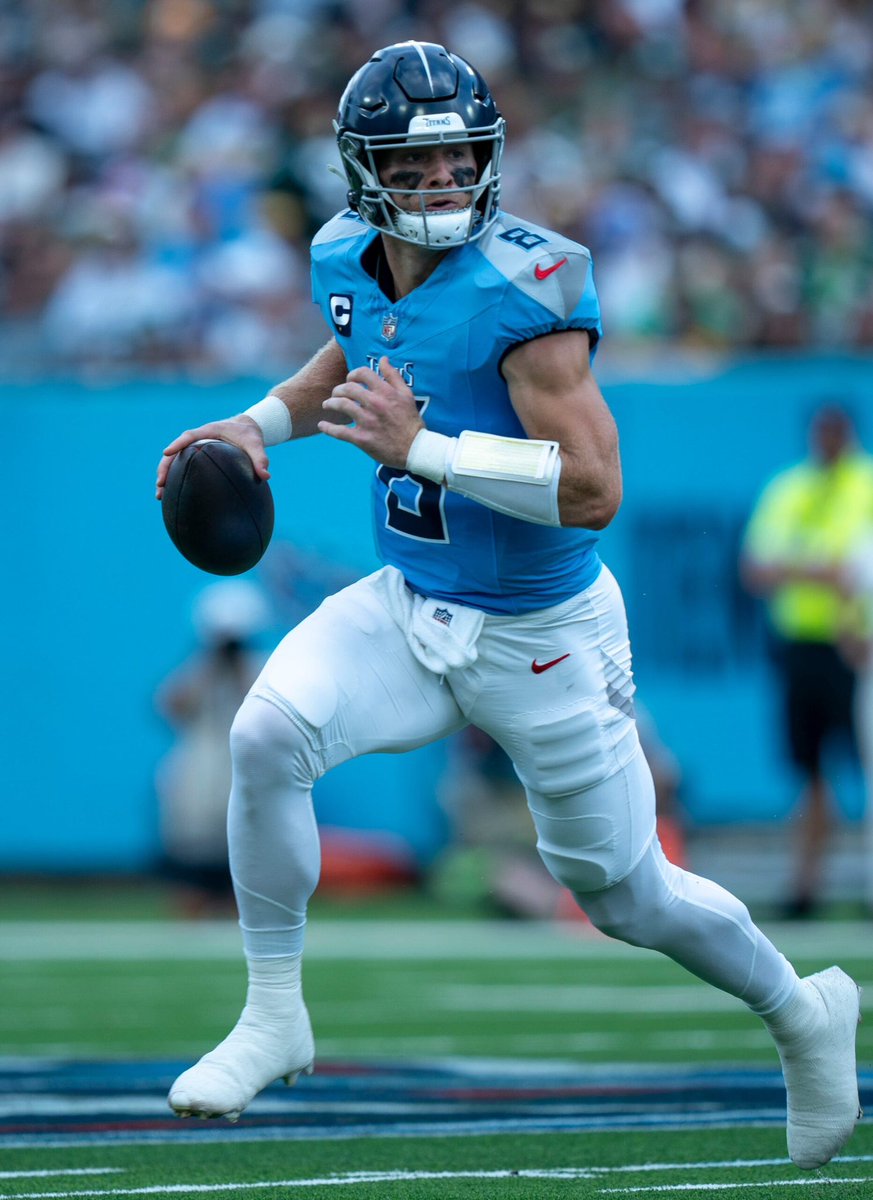 josip_salov's tweet photo. Will Levis in the last 3 weeks against 3 good teams: 

53/78 
67.9% completion percentage 
5 touchdowns 
2 INTs (one in garbage time as a Hail Mary) 
111.8 passer rating 
Divisional win against the Texans

Hitting his stride? https://t.co/kii8AUpm7N