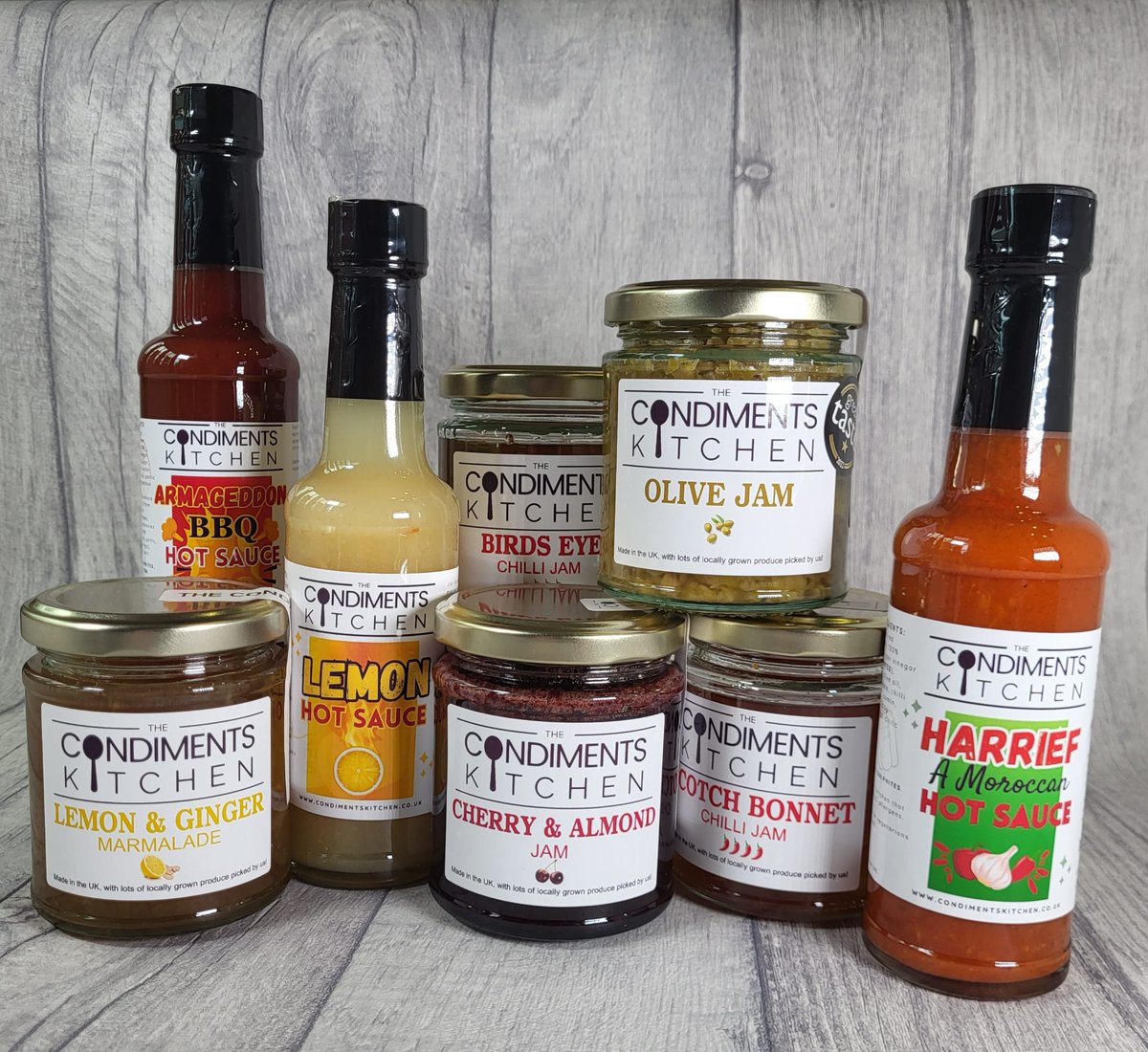 CondimentsKitch's tweet image. Evening #CraftBizParty 

Our new branding looks pretty good, don't you think?! Especially with so many of our range together!

#CondimentsKitch #hotsauces #chillijams #MHHSBD