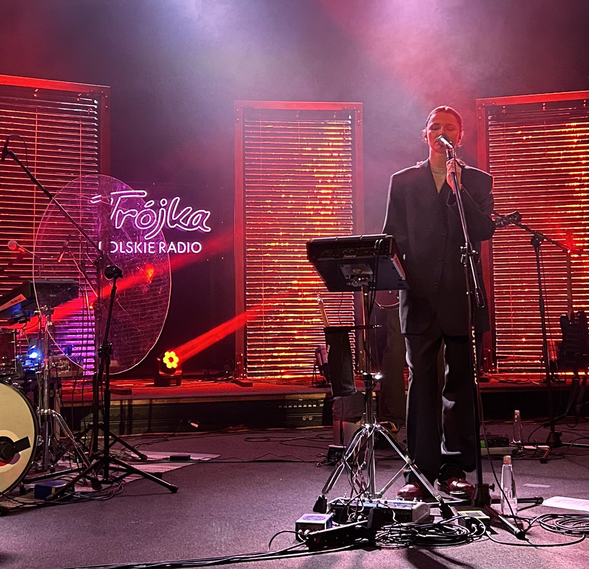 Paweł Majcher (@pawelmajcher) on Twitter photo Świetny koncert Darii ze Śląska w studiu im. A.Osieckiej w <a href="/RadiowaTrojka/">Trójka – Program 3 Polskiego Radia</a> . Wcześniej Organek, Pablopavo, Lech Janerka i wielu, wielu innych artystów. Po latach posuchy legendarne trójkowe studio wróciło do słuchaczy. No i czeka nas wyjątkowo atrakcyjny, koncertowo grudzień :) Świetny koncert Darii ze Śląska w studiu im. A.Osieckiej w <a href="/RadiowaTrojka/">Trójka – Program 3 Polskiego Radia</a> . Wcześniej Organek, Pablopavo, Lech Janerka i wielu, wielu innych artystów. Po latach posuchy legendarne trójkowe studio wróciło do słuchaczy. No i czeka nas wyjątkowo atrakcyjny, koncertowo grudzień :)