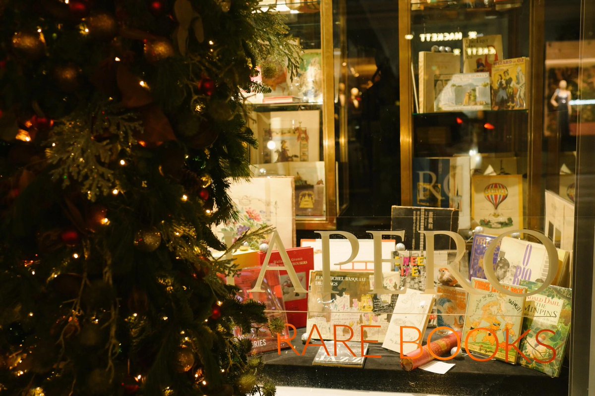 KfteK's tweet image. On festive nights, lights illuminate every corner of the city, and the warm atmosphere is filled with a happy atmosphere. ✨🎄