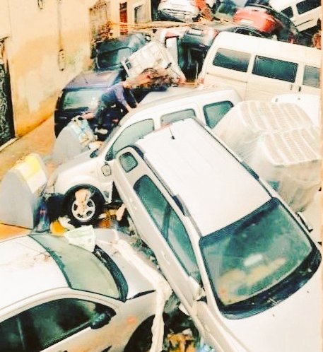 CrazyBengieFB_'s tweet photo. src : @CrazyBengieFB_ #CrazyBengieFB_ #SkyNews
#stormfloodmix #stormflood
#humanTrafficking #whitecompactcars #whiteCars #darkwindows #peoplecarriers #organizedcrimeGangs #organizedcrime #Boat people #blackwindow #human #trafficking #child #traffickers #GetWet #MAGA
. https://t.co/TQ90KfV72G