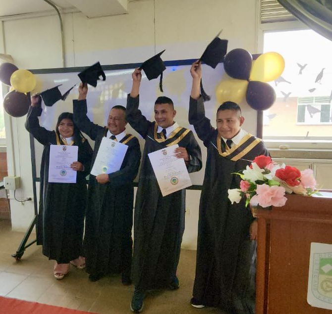 MisionONUCol's tweet image. #FirmesConElAcuerdo | Dos ceremonias de graduación de firmantes de paz y un conversatorio marcaron la conmemoración del octavo aniversario del Acuerdo de Paz en Cauca, con participación de instituciones, comunidad y @MisionONUCol.🧵