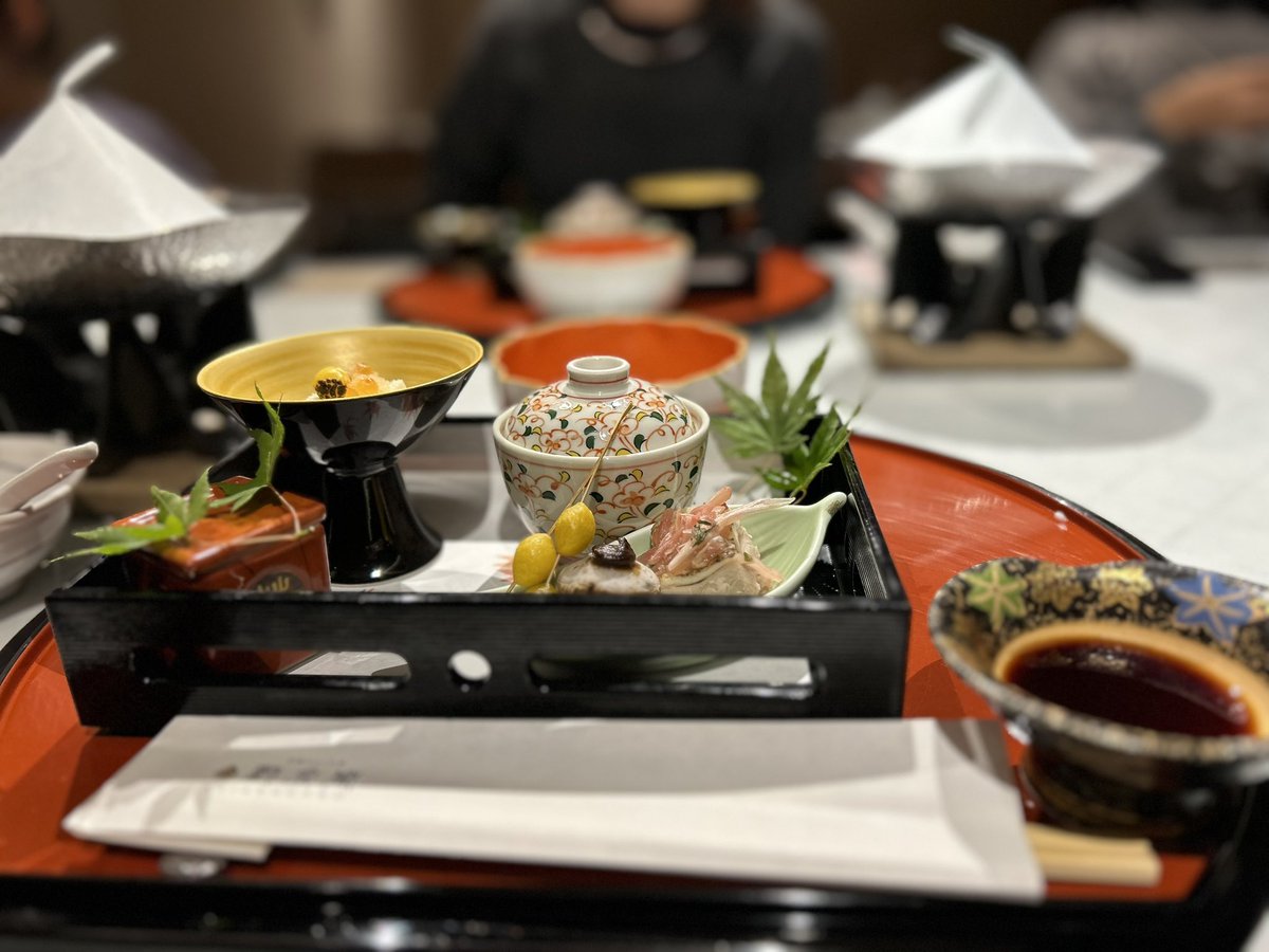 JayToeic's tweet photo. 子供たちが平日学校休みなのを利用して日月で家族旅行。素敵な宿、おいしいご飯、部屋に備え付けのひのき風呂。妻も子供たちも大満足。本業だけの稼ぎじゃ5億パーセント無理。翻訳副業のおかげ。 https://t.co/F4gAJu5vlt