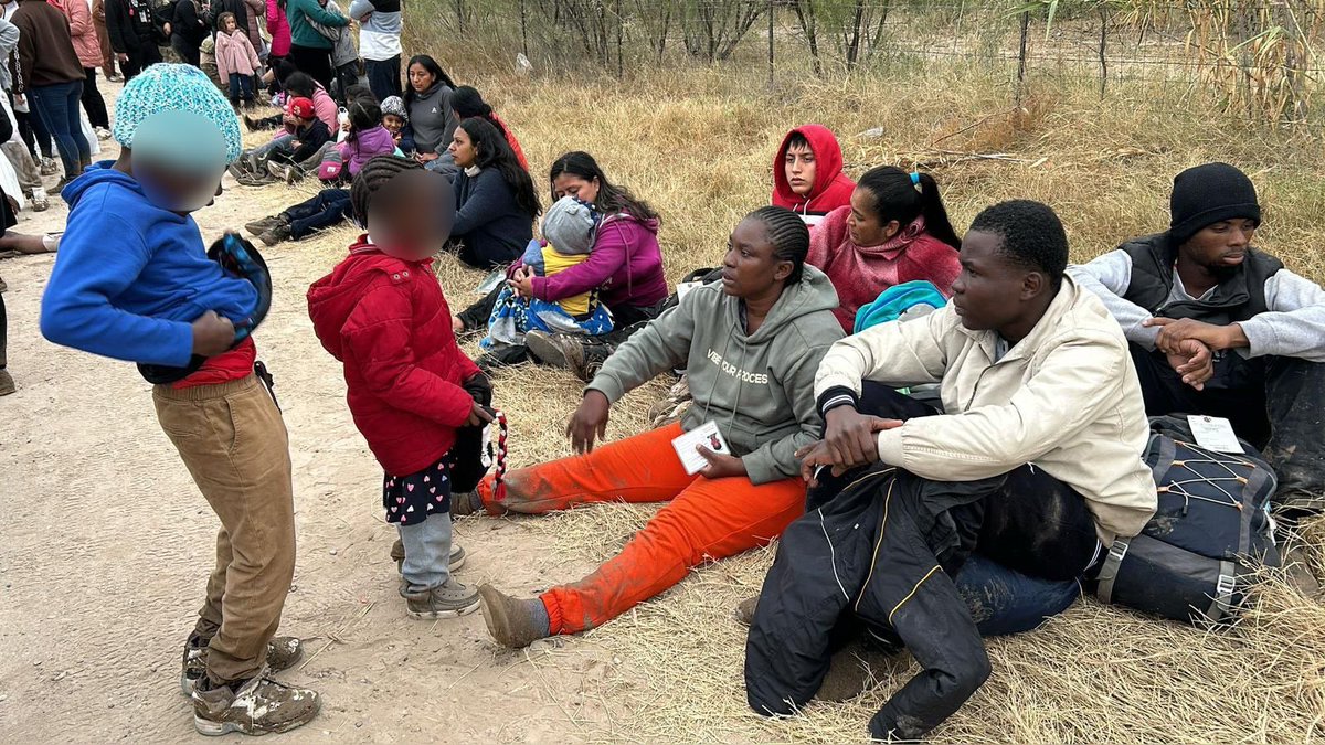 LtChrisOlivarez's tweet image. VIDEOS of unaccompanied children/minors and photos of special interest immigrants from Mali &amp;amp; Angola. 2/2