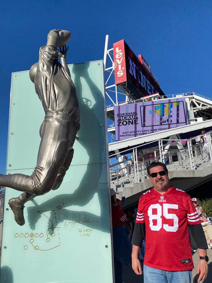 JGUrista's tweet photo. #NFLenTelevisa cómo cada domingo con los amigos (dos y cia)... Go Niners!!! https://t.co/mKrQ0q2UNb