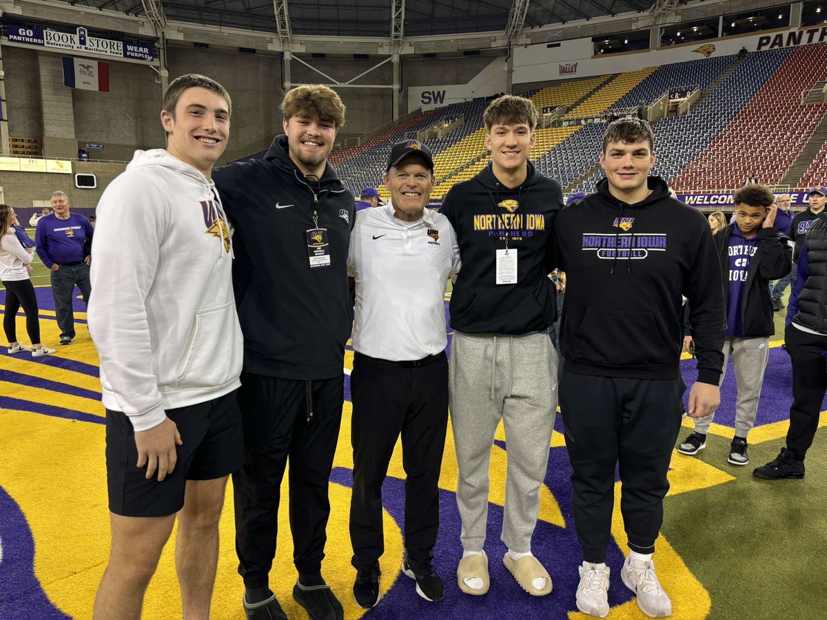 Had a great time honoring Coach Farley last night and wish him the best as he heads into retirement. I’m very thankful for the opportunity he has provided me and the rest of the c/o ‘25 signing class. Thank you Coach and enjoy your retirement.