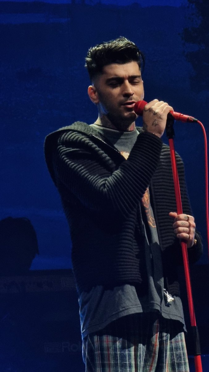“Gracias por hacer realidad los sueños de este chico de Bradford. Bueno, ya no soy un chico, pero seguimos haciéndolo bien" — Zayn en el show en Manchester #ZaynSTTSTour 
#ZaynSTTSTourManchester