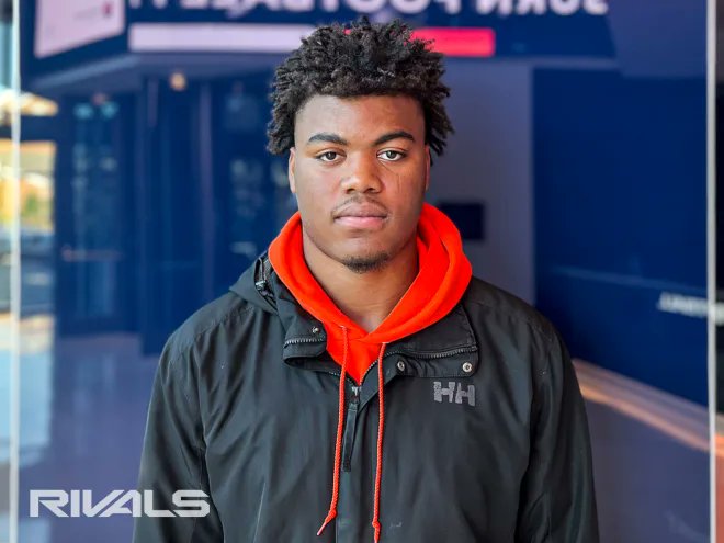 Caleb Jones (@calebj_rivals) on Twitter photo Tennessee DL commit Darrion Smith (<a href="/Darrion_10kk/">Darrion smith</a>) took his official visit to Auburn over the weekend.
"I can say it was one of the best college visits I’ve had."
MORE: Auburn.rivals.com/news/tennessee… Tennessee DL commit Darrion Smith (<a href="/Darrion_10kk/">Darrion smith</a>) took his official visit to Auburn over the weekend.
"I can say it was one of the best college visits I’ve had."
MORE: Auburn.rivals.com/news/tennessee…