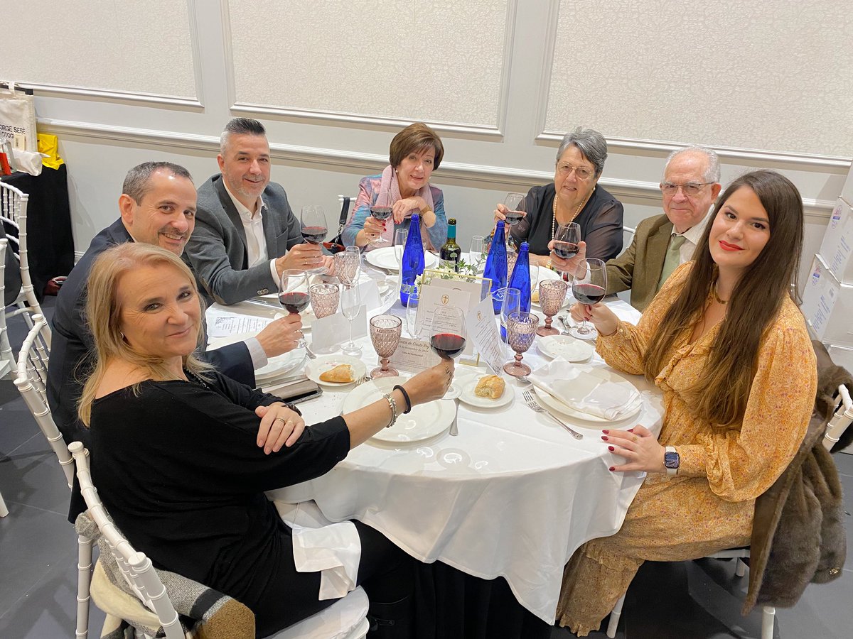 Ayer, miembros de nuestra Junta de Gobierno tuvimos el honor de participar en las festividades organizadas por la <a href="/ssantazaragoza/">Junta Coordinadora de Cofradías Zaragoza</a> con motivo de la celebración de su fiesta titular, #CristoRey.

✨Una jornada de fe, fraternidad y devoción compartida que nos une como cofradías.
