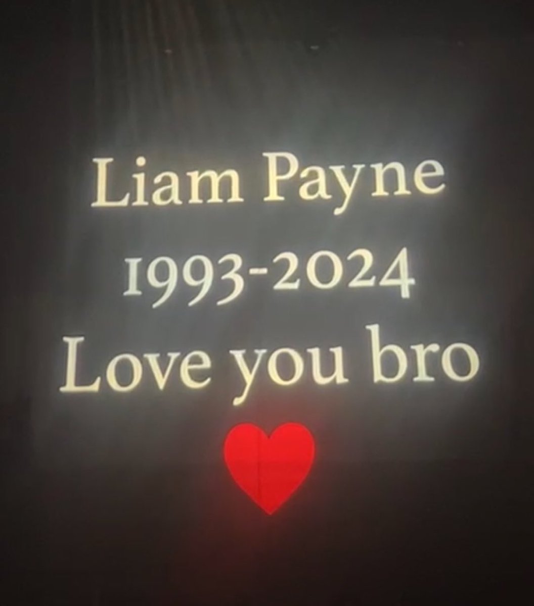 cvrdsonthtable's tweet photo. forever and always. 

#ZaynSTTSTour #ZaynSTTSTourManchester https://t.co/kd4WQi5KGi