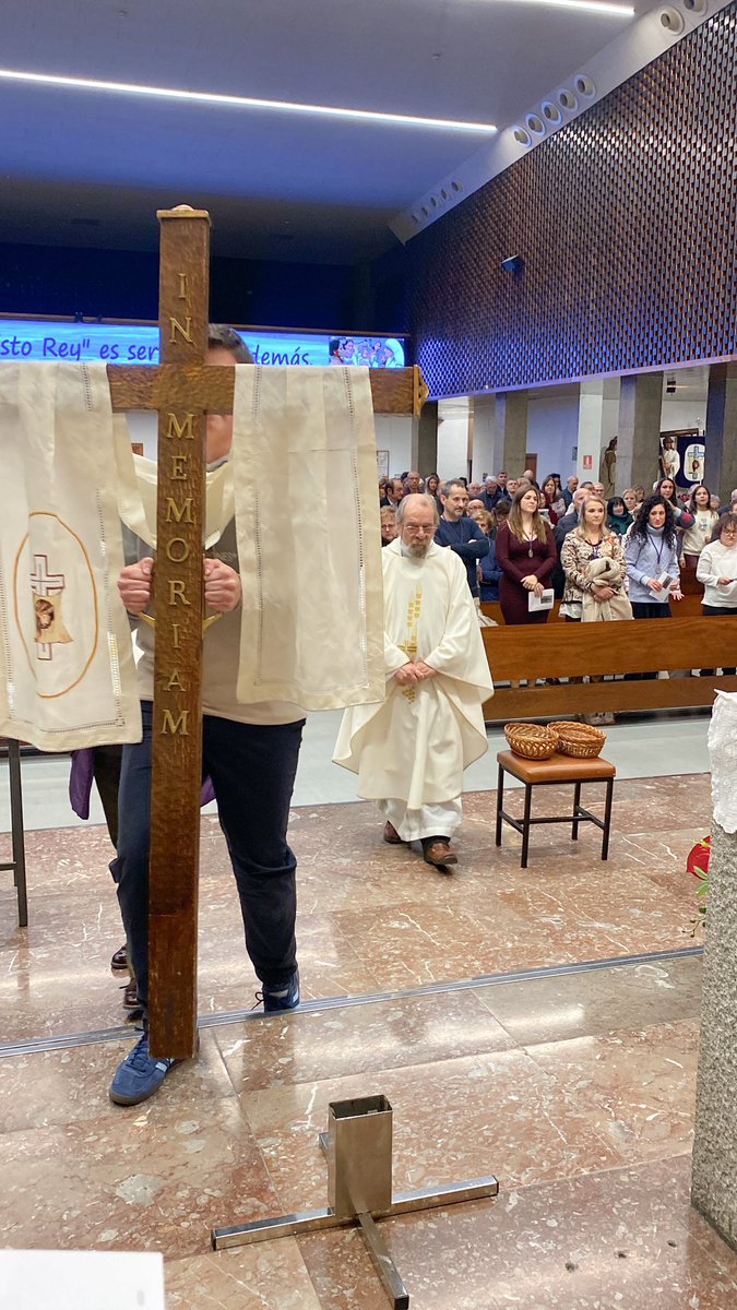 Hoy hemos celebrado nuestra Fiesta Titular, un día para honrar a Cristo abrazado a la Cruz y a la Santa Mujer Verónica y para recordar el sentido más profundo de nuestra cofradía: la fe, la comunidad y la solidaridad.

¡Enhorabuena a los que habéis cumplido 25 años con nosotros!