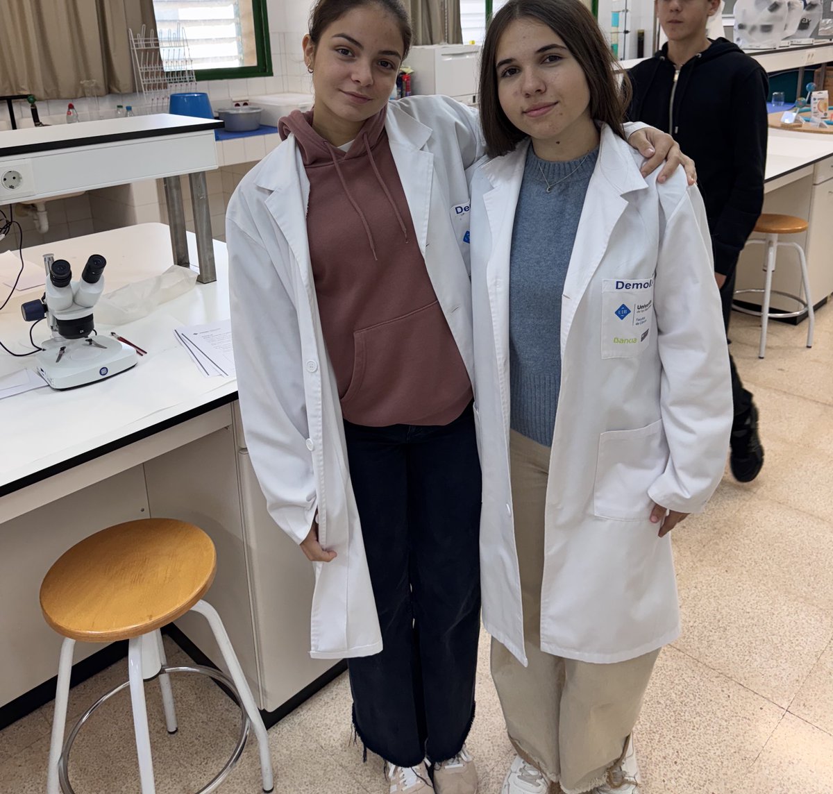 leirejj9's tweet image. L'anterior 19/11, varem tenir l'oportunitat de poder assistir a la sortida #DEMOLAB en la #UIB , a la facultat de Ciències #MateuOrfila . Analitzant la ciència desde un punt de vista genètic amb #DrosophilaMelanogaster. Va ser fascinant combinar la #bioquimica i la #biologia .👩🔬