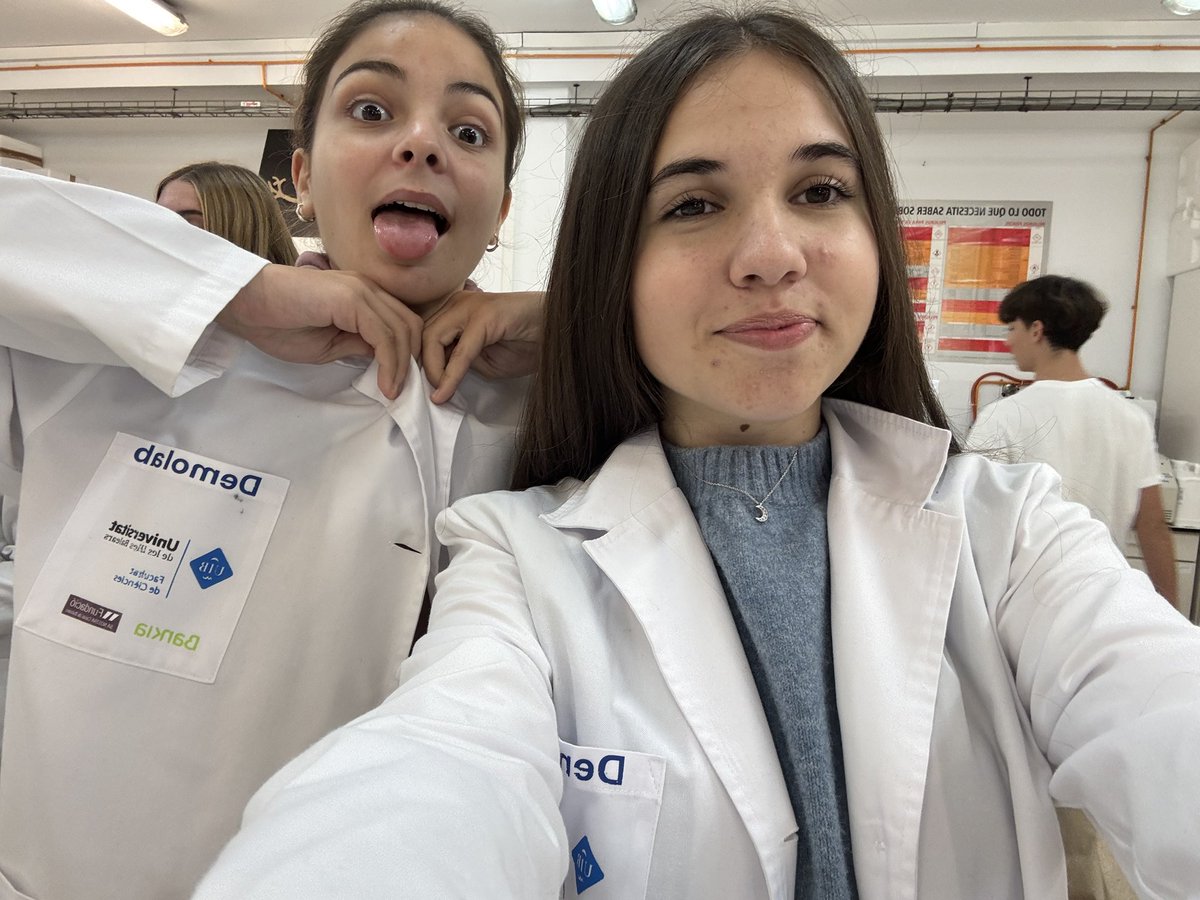 leirejj9's tweet image. L'anterior 19/11, varem tenir l'oportunitat de poder assistir a la sortida #DEMOLAB en la #UIB , a la facultat de Ciències #MateuOrfila . Analitzant la ciència desde un punt de vista genètic amb #DrosophilaMelanogaster. Va ser fascinant combinar la #bioquimica i la #biologia .👩🔬