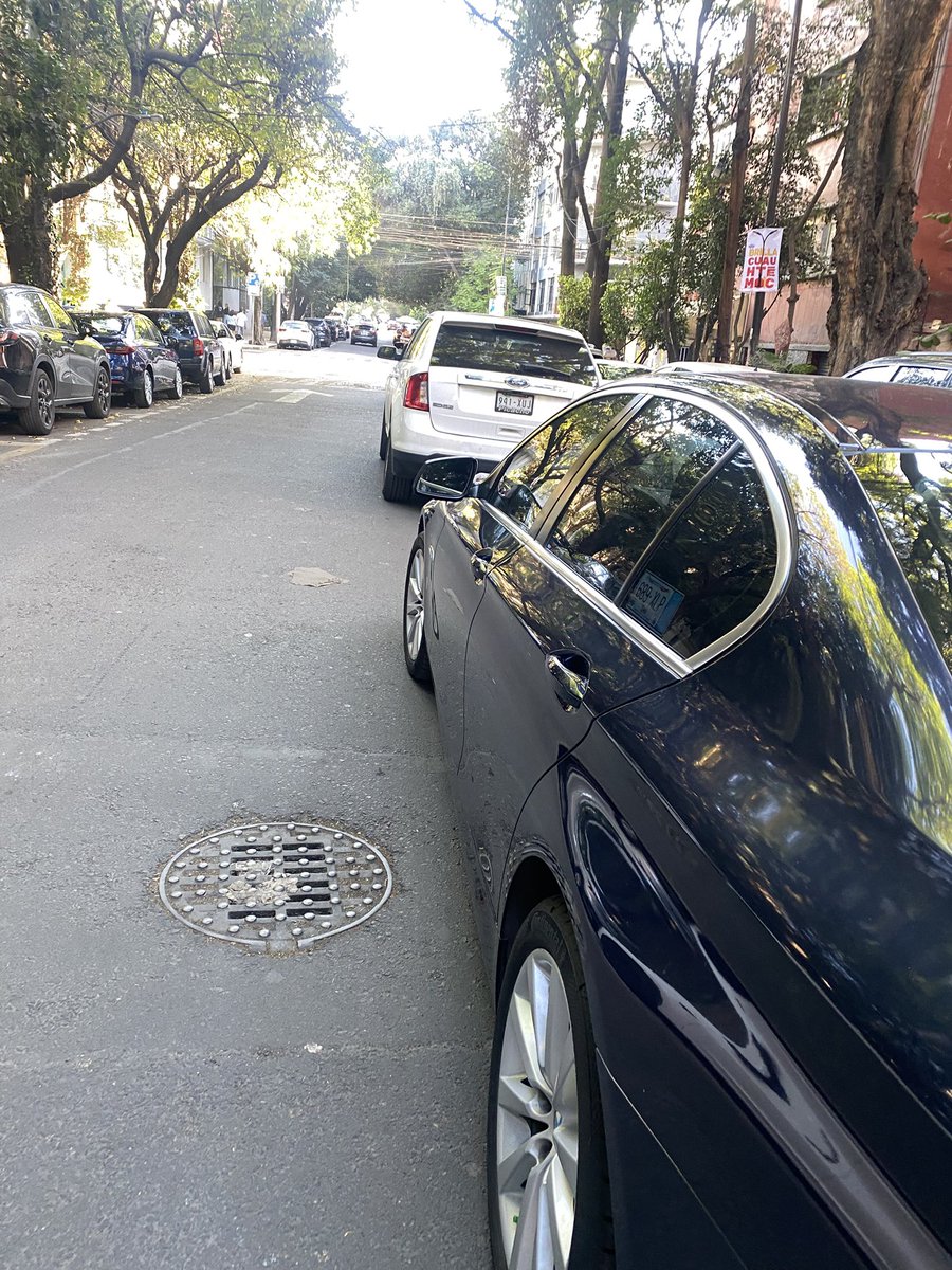 Calle Cordoba <a href="/LaRomaDF/">Colonia Roma 🚲</a> entre Colima y Tabasco autos en doble fila, según el valet dice que hay evento y que los policías del sector saben y lo toleran <a href="/PabloVazC/">Pablo Vázquez Camacho</a> <a href="/UCS_GCDMX/">Unidad de Contacto del Secretario SSC CDMX</a> <a href="/ClaraBrugadaM/">Clara Brugada Molina</a> urge que los retiren y multen