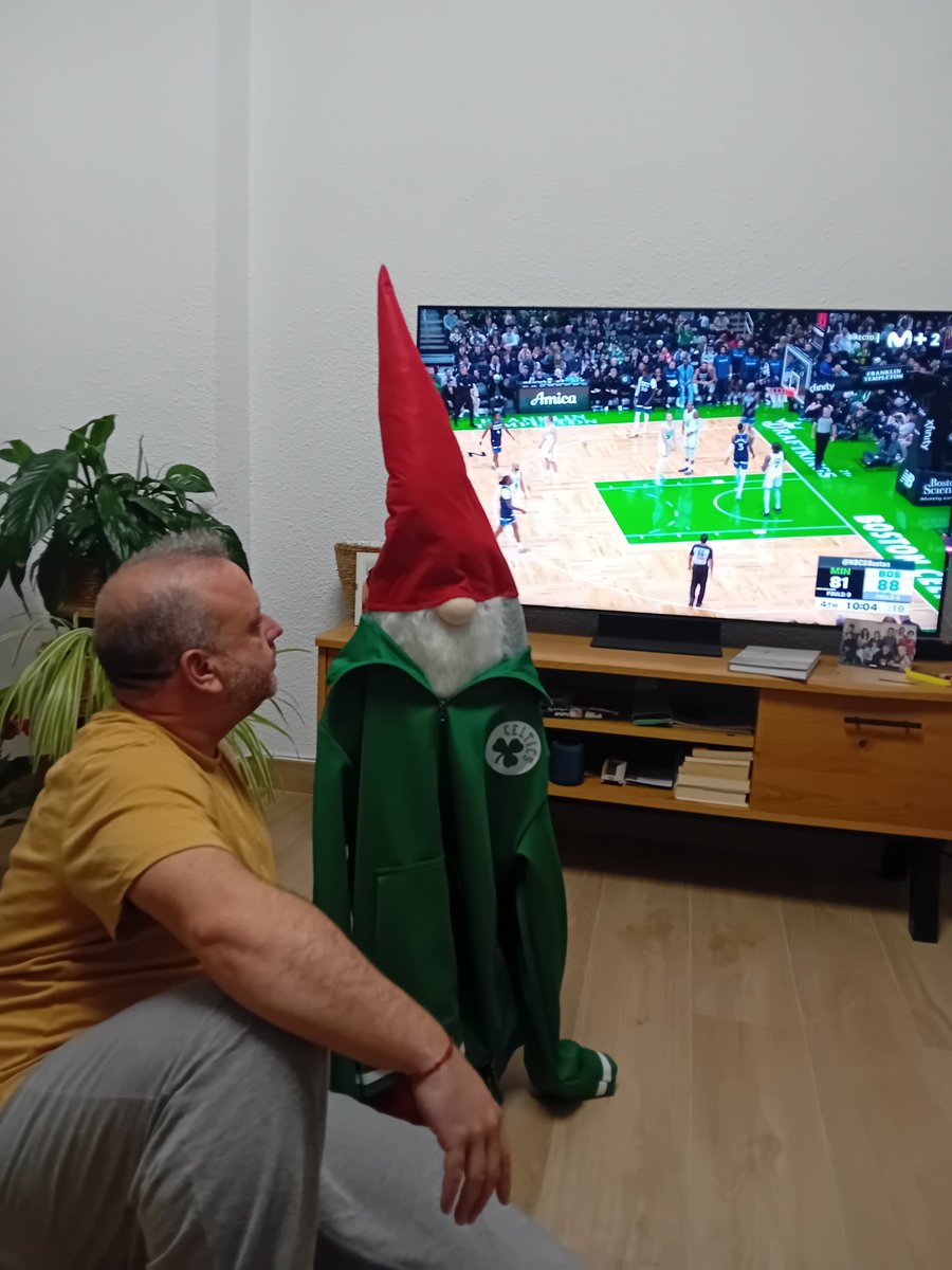 Los gnomos también van a misa los domingos. #NBASundays <a href="/MovistarNBA/">NBA en Movistar Plus+</a> #dormiresdecobardes