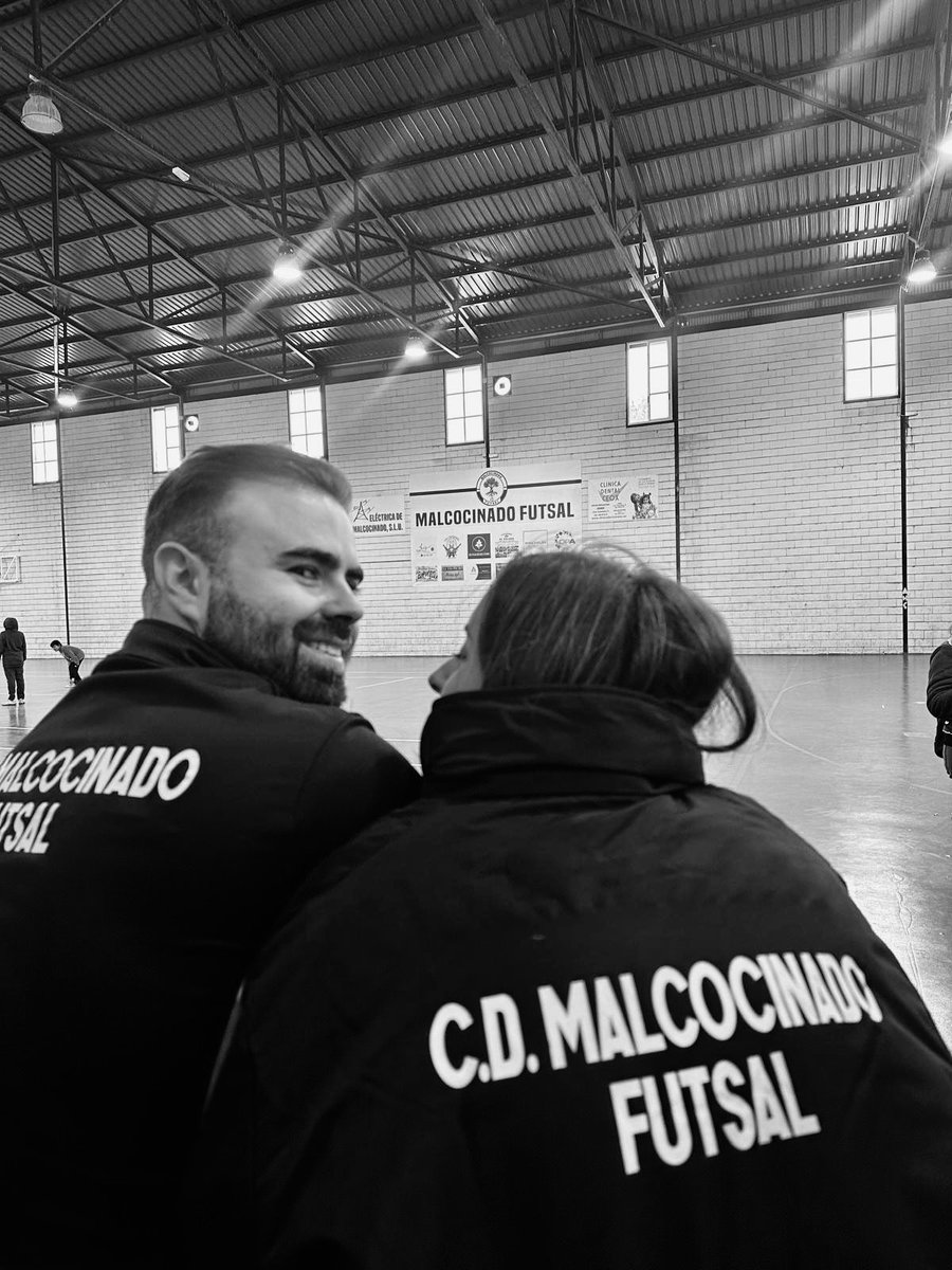 Julikiska's tweet photo. En todas mis vidas quiero estar a tu lado 💛🖤 https://t.co/3OWRT3hpac