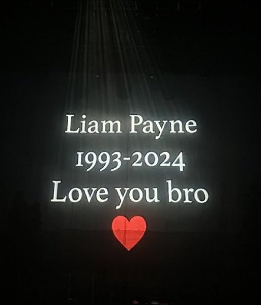 alwayshadlouis's tweet image. Zayn’s tribute means so much. He’s gonna take Liam with him to every city he performs, because he didn’t get a chance to do it.  He’s keeping his memory alive. Thank you Zayn. Liam sees everything and he’s so proud of you 💛❤️