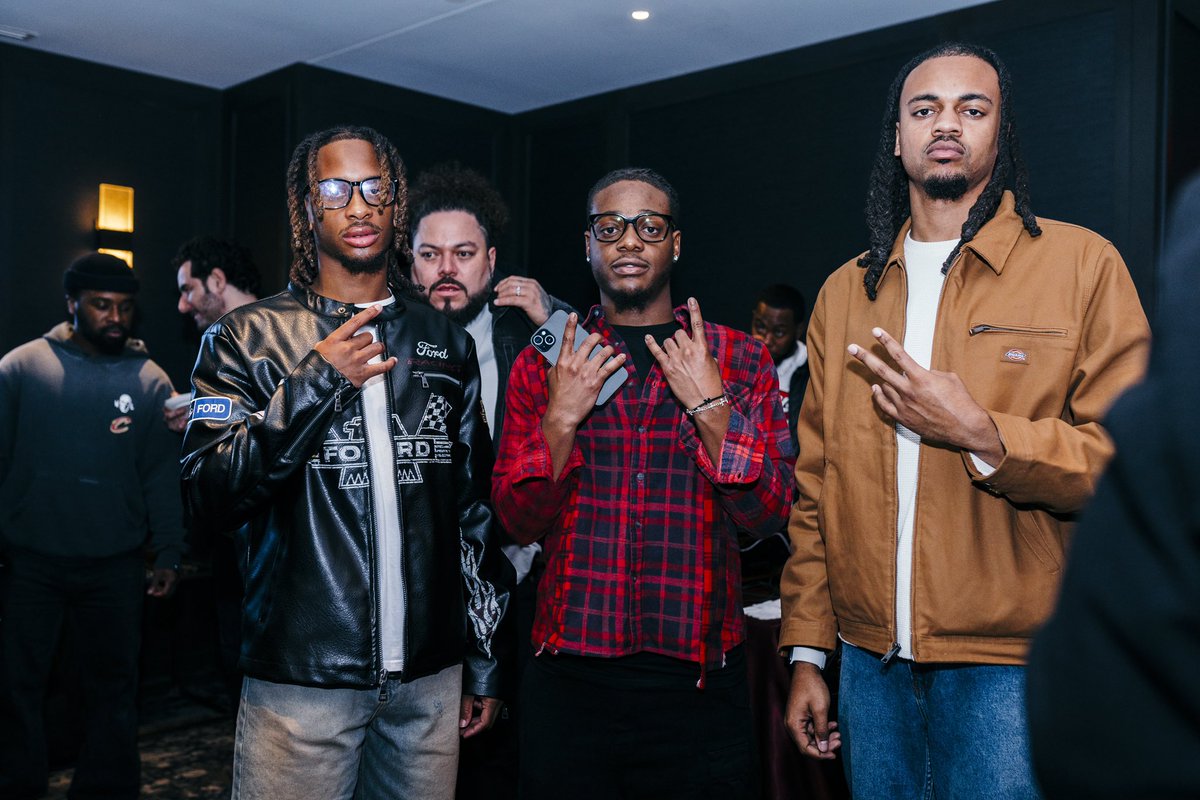 laflame . tweet media