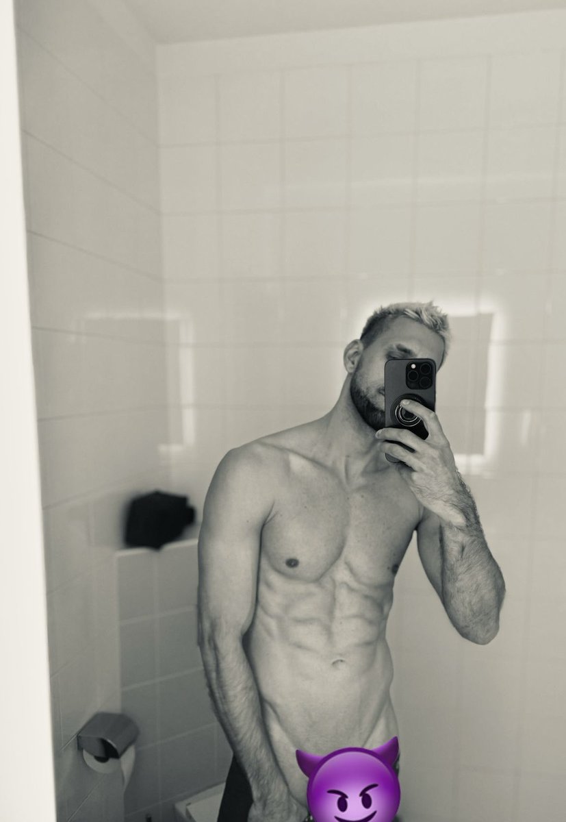 stevelong2311's tweet photo. Oh hey 😏 https://t.co/YWzonsPqyX
