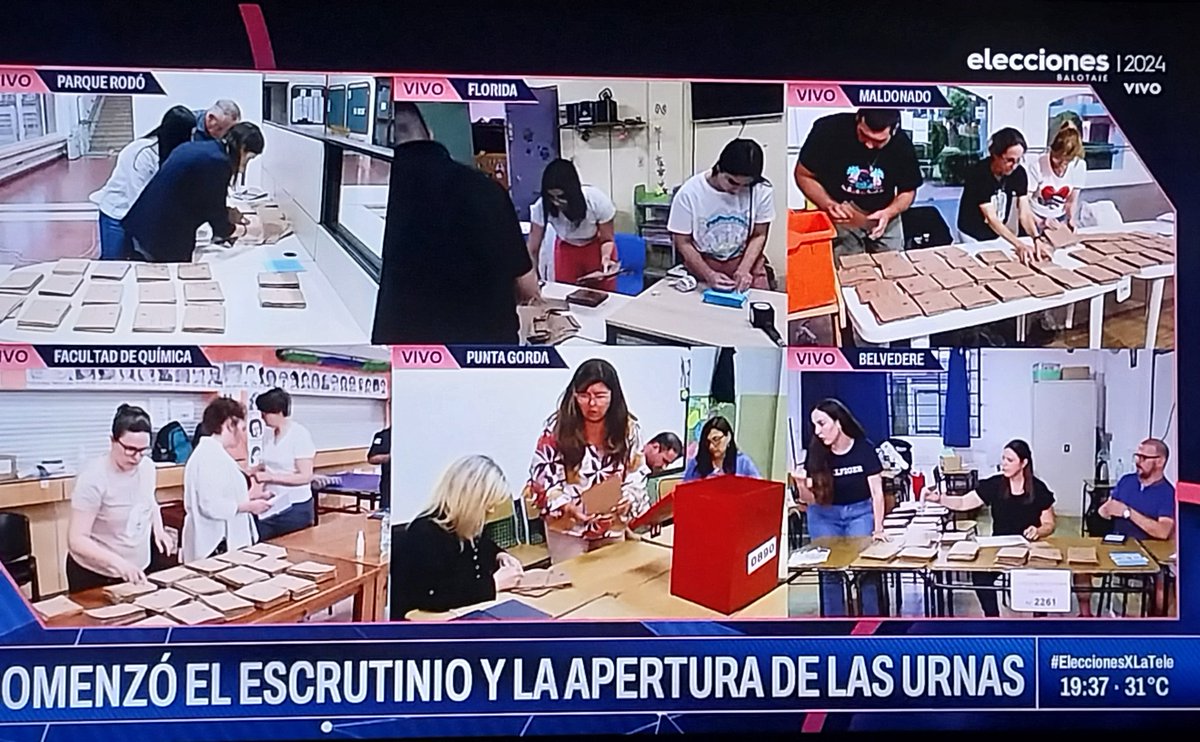 florcitasv's tweet photo. #ElProximoPresidente que ordenados q son... los amo... futuro.. #UruguayDecide #avanzados https://t.co/ytMnoBwG9f