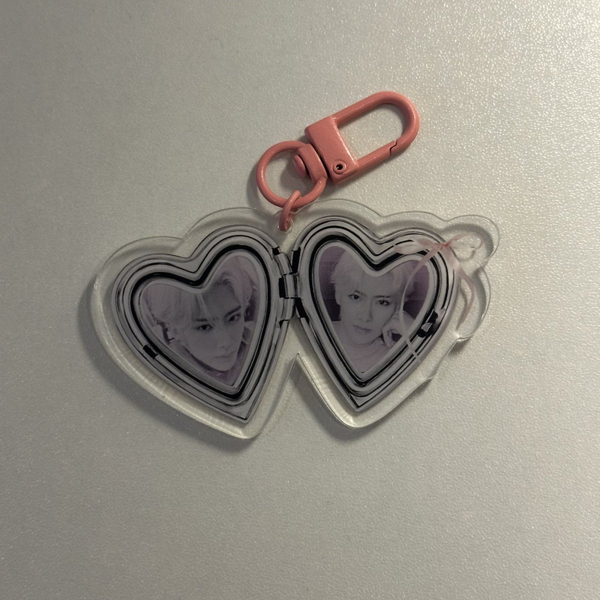 quanruidgaf's tweet photo. 🍀💌 #fromyujs ༘⋆🍎🍮💭 ⋆˙
— my ricky locket keyring arrived!! >< saurr cute :( thank u sm @gurlcapitalism! 🫶🏼 https://t.co/vGa46JfsQD