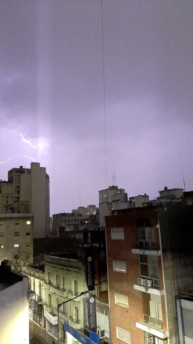 diegotoledofoto's tweet photo. @dimarcorafael Ahora en el centro de Córdoba⚡🌩️⛈️ https://t.co/97QHkQVLlZ