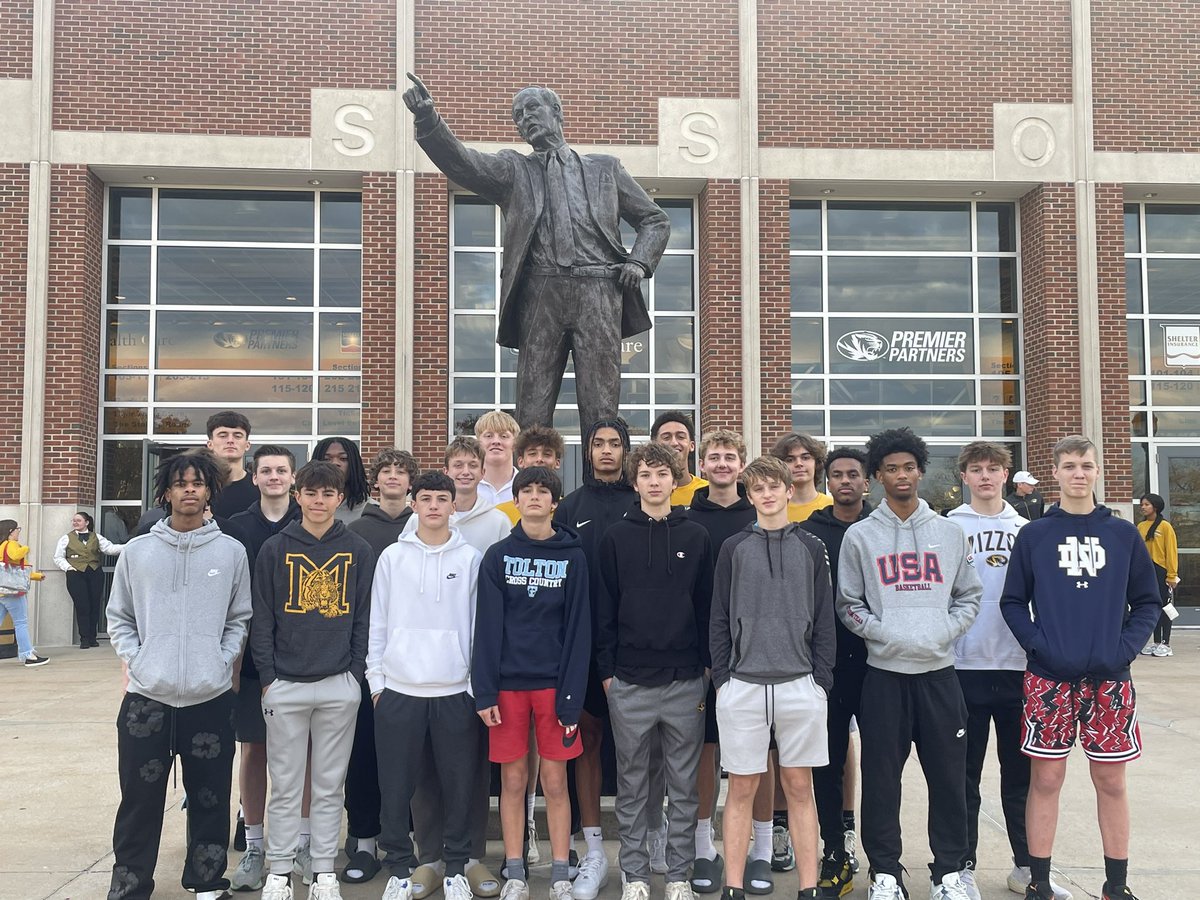 Tolton Catholic Hoops (@toltonbball) on Twitter photo Great team building day today! First we watched <a href="/MizzouHoops/">Mizzou Hoops</a> pick up the W, then team dinner!
#BlazerPride Great team building day today! First we watched <a href="/MizzouHoops/">Mizzou Hoops</a> pick up the W, then team dinner!
#BlazerPride