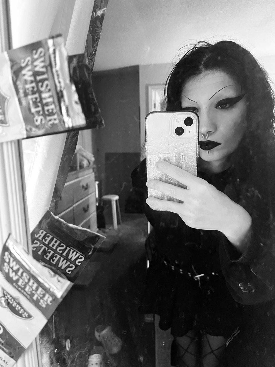 aspbeauty_'s tweet photo. And I didn’t cry when you left at first buh now that your dead damn it hurts ….
#explore #ExplorerOfTheSeas #ExploreTheSpace #daddyissues #the neighborhood #goth #gothgirl #WinterAhead #trend # https://t.co/9u62ZwmUob