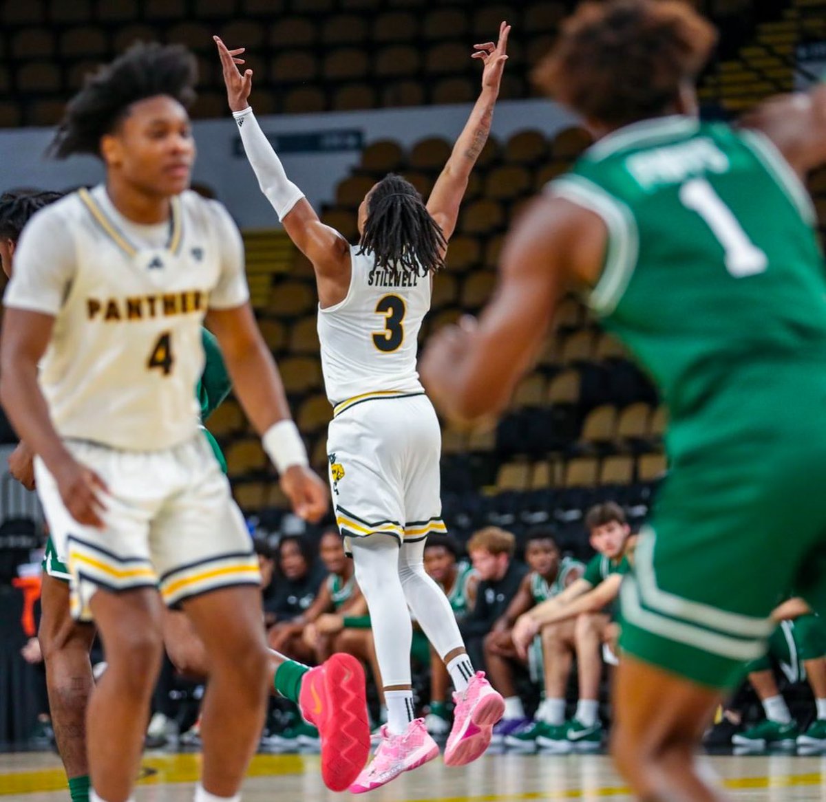 Mike Winans tweet media