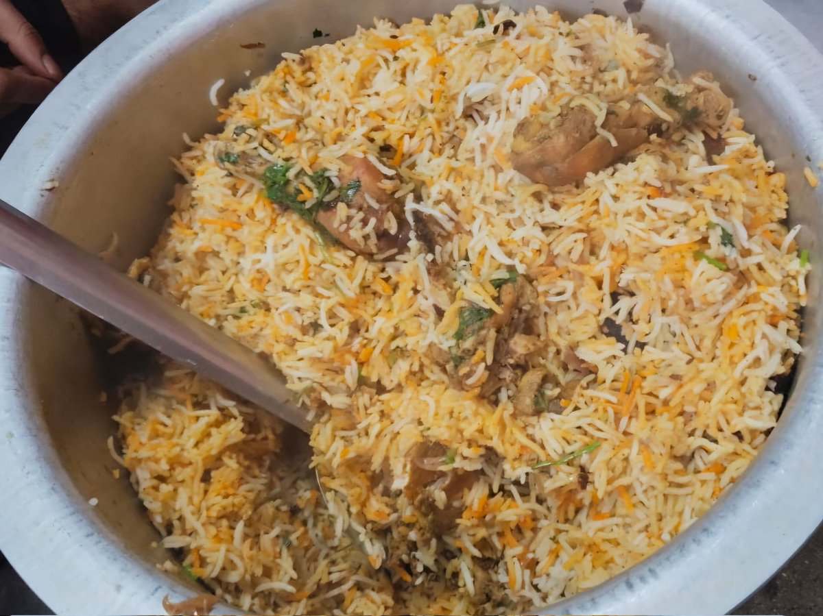 Sunday should be celebrated as family day, I spent whole day with my family without worrying about anything. And this is is what we made as a feast yesterday...

Sunday special Biryani😋😋