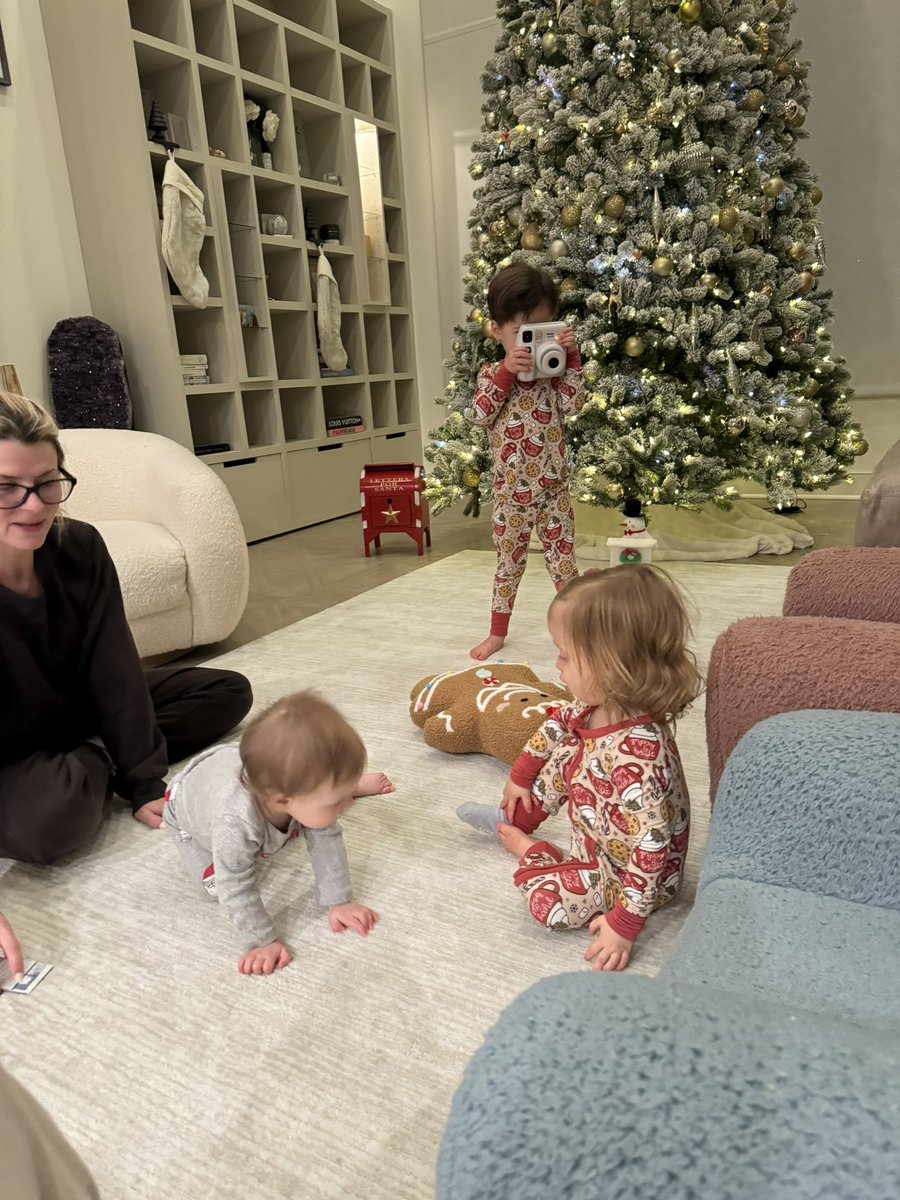 ItsTheSituation's tweet photo. It’s the most wonderful time of the year 🎄✨ https://t.co/9UTFtIAzVU
