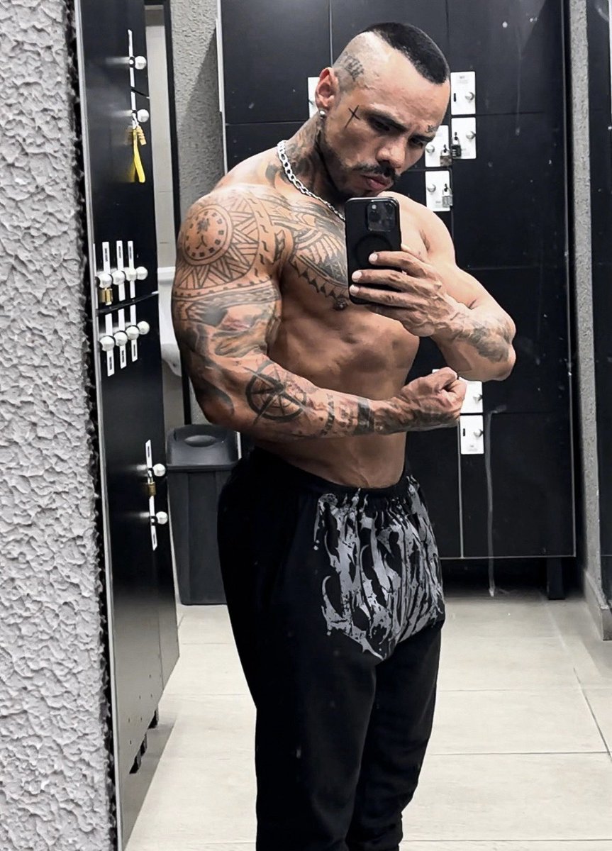 🏴‍☠️☠️
#gym #gymmotivation #bodybuilding #tatoo #tattooideas #tattooboy #muscle