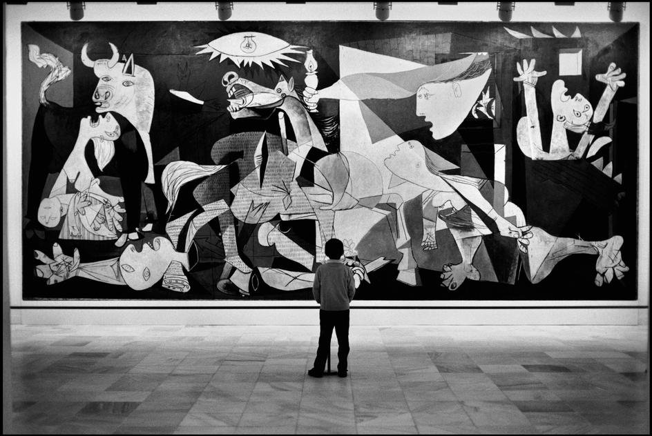 Picasso'nun Guernica tablosunu
İsrail'in Gazzede işlediği  soykırımına adapte ederek okusak yeridir :((