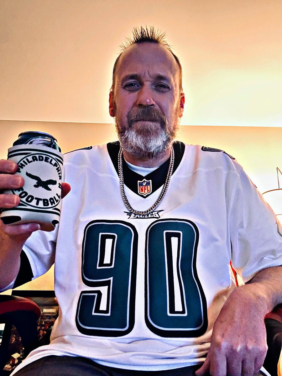 Kendoe329's tweet photo. Fly Eagles fly https://t.co/eDO6kzhIeq