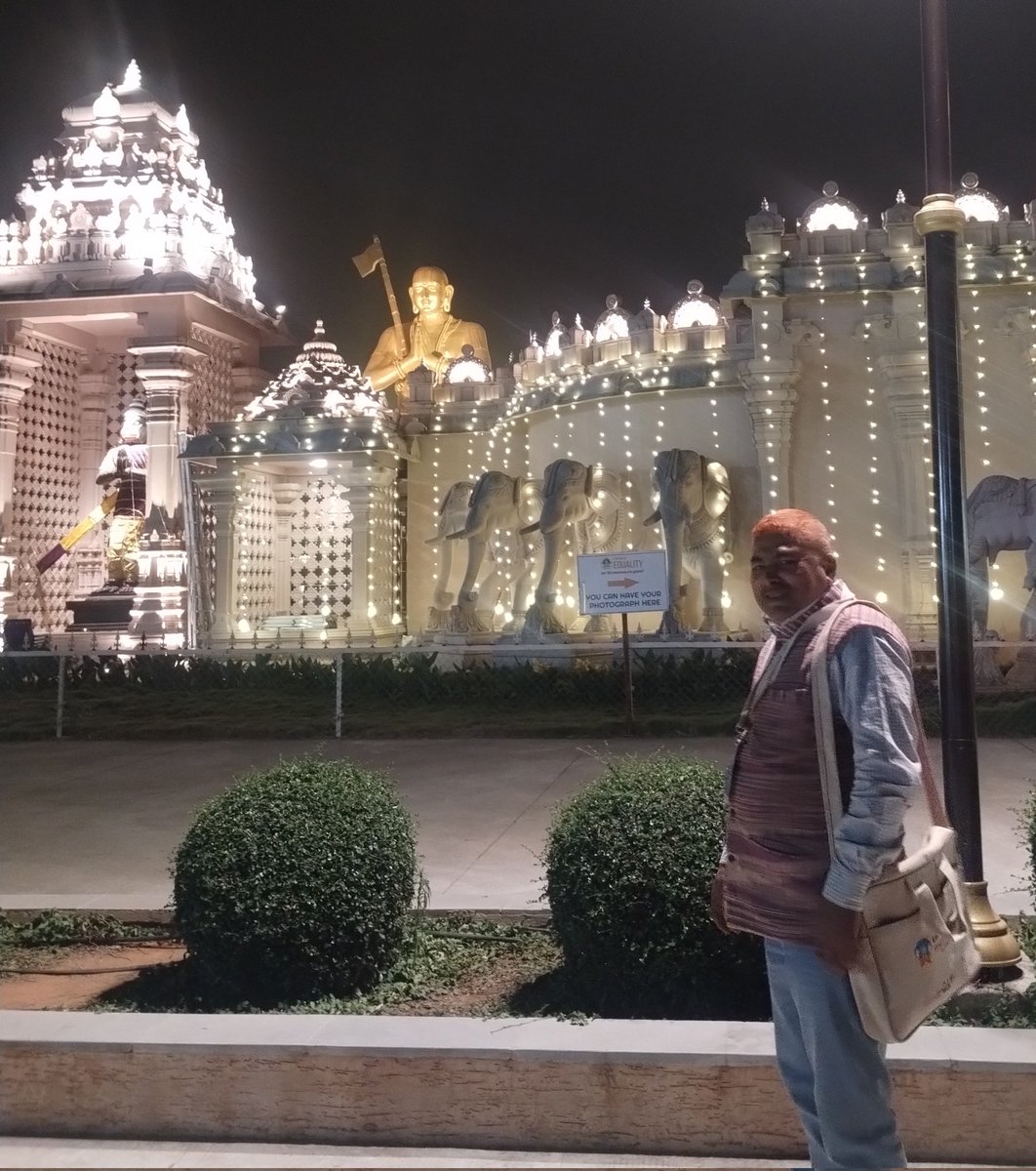 vks_RSS's tweet photo. उत्साह: साहसं धैर्यं बुद्धि: शक्ति: पराक्रम:।
षडेते यत्र तिष्ठन्ति तत्र देवोऽपि तिष्ठति।।
      ( नीतिशलक -41)
        उत्साह  ,साहस ,धैर्य  ,बुद्धि ,शक्ति एवं पराक्रम , ये छ: जहां रहते हैं वहां देवता भी निवास करते हैं । https://t.co/AUX7tjtX0J