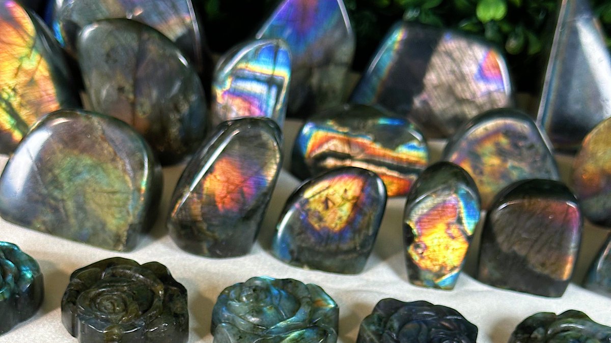 artbyjacstudio's tweet image. Where are my crystal babes at? 🤭 The best sale of the year is coming your way Black Friday weekend‼️

33% off already LOW prices - w/ free goodies valued up to $125 based on your order value 🤭 + a secret added flash sale period on Cyber Monday!🛍️

Make sure those notifs are ON!