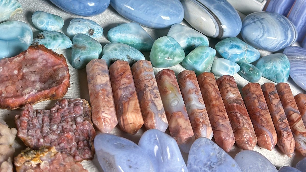 artbyjacstudio's tweet image. Where are my crystal babes at? 🤭 The best sale of the year is coming your way Black Friday weekend‼️

33% off already LOW prices - w/ free goodies valued up to $125 based on your order value 🤭 + a secret added flash sale period on Cyber Monday!🛍️

Make sure those notifs are ON!