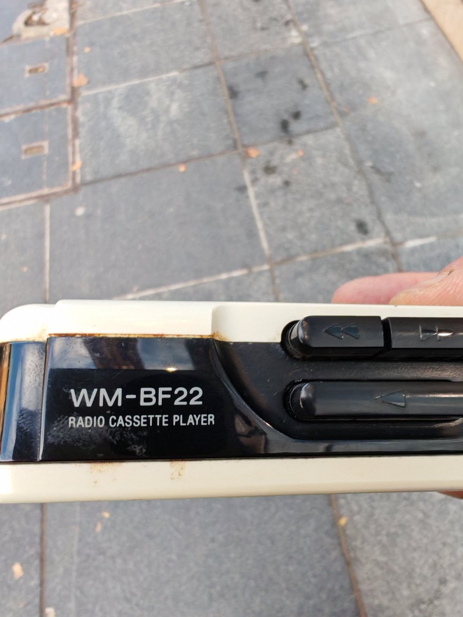 Bem ti pos'o, kao da sam kola servisirao, a ne antiknu igračku iznenađujuće pristojnog zvuka. 😂