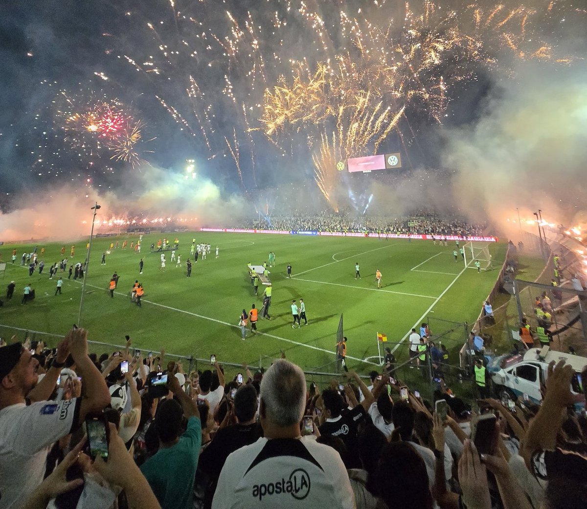 OlimpiaOOC's tweet image. Y que los demás sigan contando cuantas camisetas ven por la calle que acá contamos otra copa más para nuestra gloriosa vitrina. 
Indiscutiblemente el único grande del País