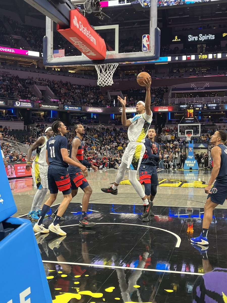 RobeyRockets's tweet photo. Happy to partner with @Pacers to raise money for our students! They need to finish strong to get the Victory! #wearewayne https://t.co/lSwA4igIkH