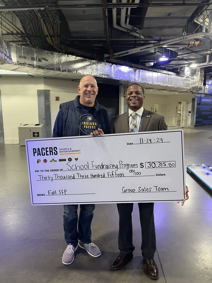 RobeyRockets's tweet photo. Happy to partner with @Pacers to raise money for our students! They need to finish strong to get the Victory! #wearewayne https://t.co/lSwA4igIkH