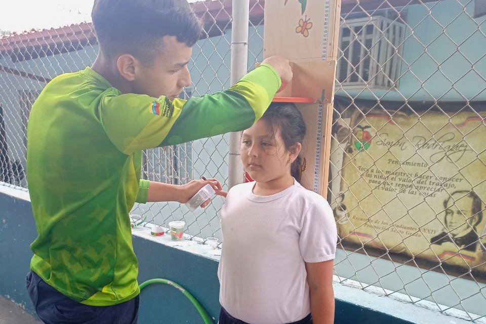 🌽 En el marco del Regreso a Clases 2024-2025 nuestra #TropaVerde sigue Impulsando los buenos hábitos alimenticios a través de la Campaña #AgarraDatoCome4S en nuestro Semillero de la Patria en la U.E. Simón Rodríguez del Municipio Libertador. 

Somos Vanguardia Nutricional 💚