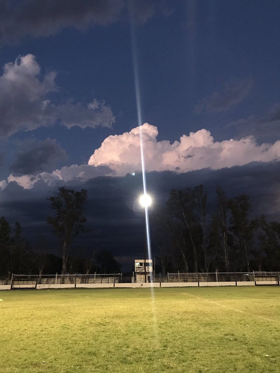 EN LAS MALAS MUCHO MÁS SPORTIVO💙🤍el cielo azul y blanco 😍😍