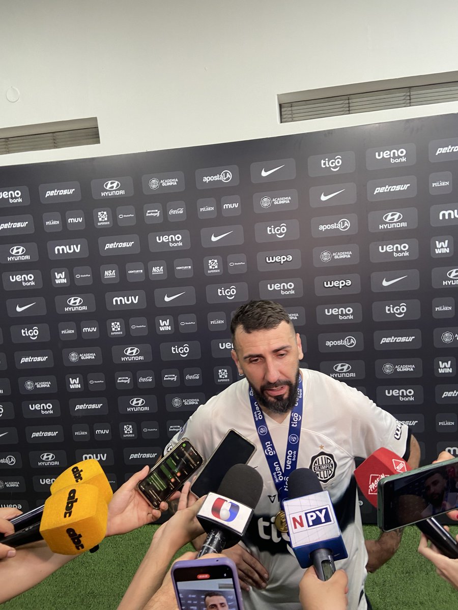 alvaroapontec's tweet photo. Lucas Pratto:

“Qué mejor cierre de año que el nacimiento de mi hija y Olimpia campeón”

“Olimpia sigue demostrando que es el más grande del país” https://t.co/TkBhQTD57M