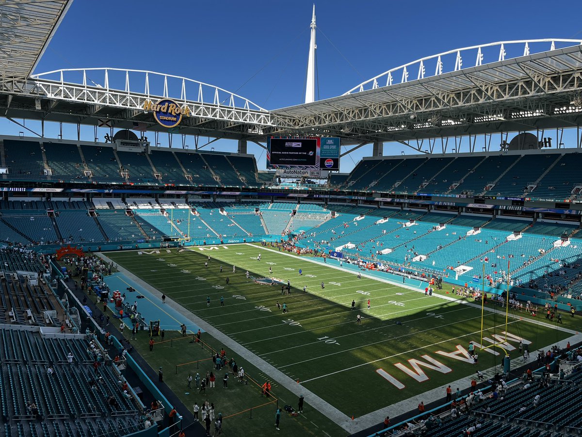 timen1005's tweet photo. Couldn’t have asked for a better first home game experience!!! #FinsUp @MiamiDolphins https://t.co/UzLWnb85wL