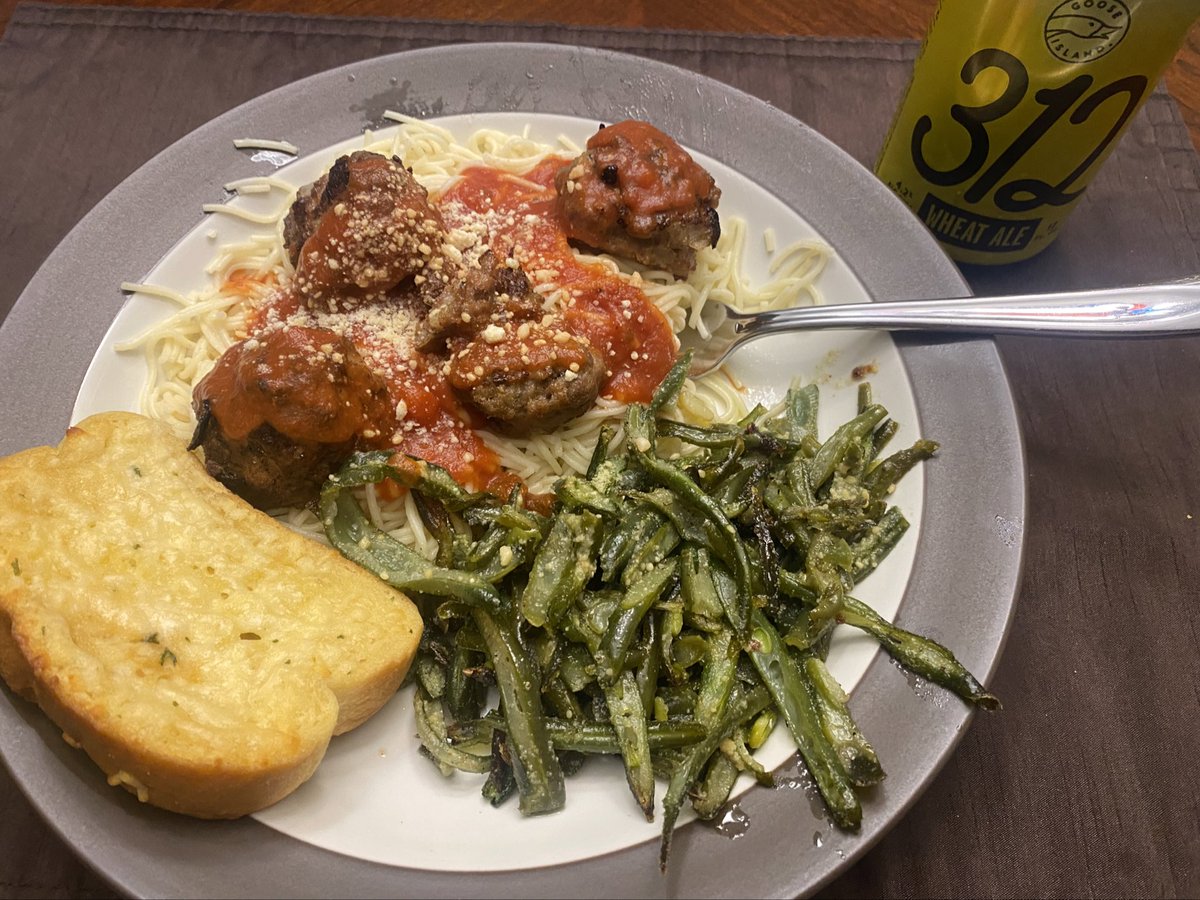 TurfSpartanLord's tweet image. Yezzir!!! Homemade meatballs, baked green beans, and a little @GooseIsland 
@foodiesofturf #FallFoods