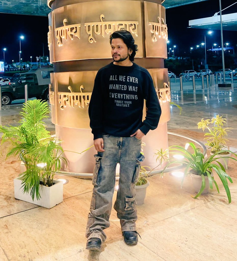 devshuka's tweet photo. कुछ लोग अपनी ताकत से नहीं, अपने दोस्तों के विश्वास से जीते हैं....... https://t.co/CHHgaaOfEk
