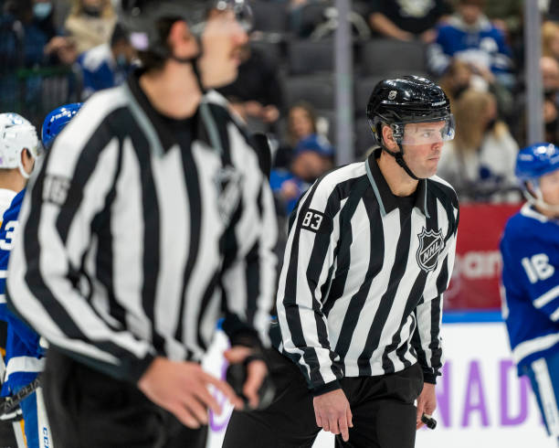 ScoutingTheRefs's tweet photo. Utah HC vs. Maple Leafs
Referee: Jon Mclsaac #2
Referee: Trevor Hanson #14
Linesman: Matt MacPherson #83
Linesman: CJ Murray #68
https://t.co/8gTAIBTn48
#UtahHC #LeafsForever #UTAvsTOR #NHL https://t.co/WTGg2bX9Yz